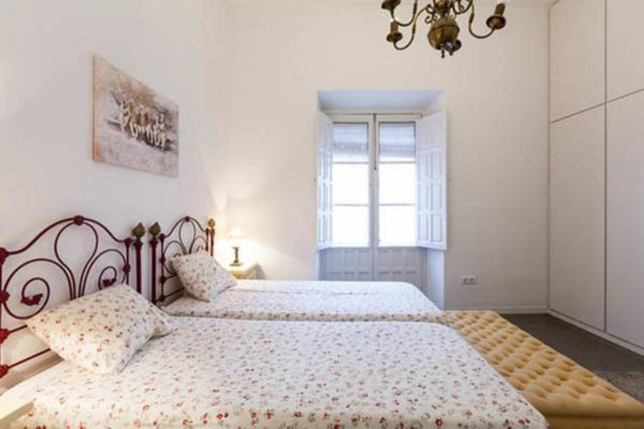 Apartamentos Rg Arenal セビリア 部屋 写真