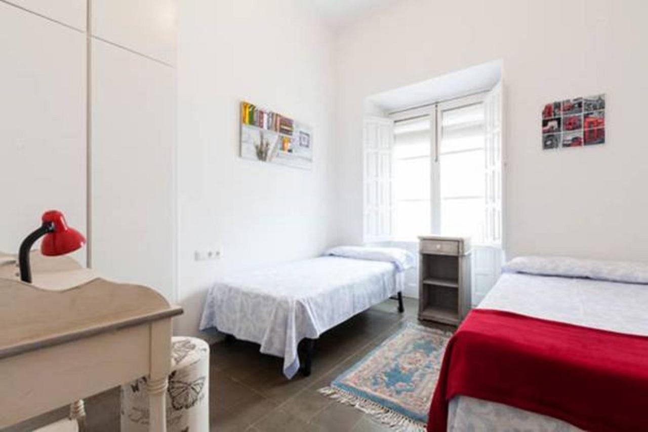 Apartamentos Rg Arenal セビリア 部屋 写真
