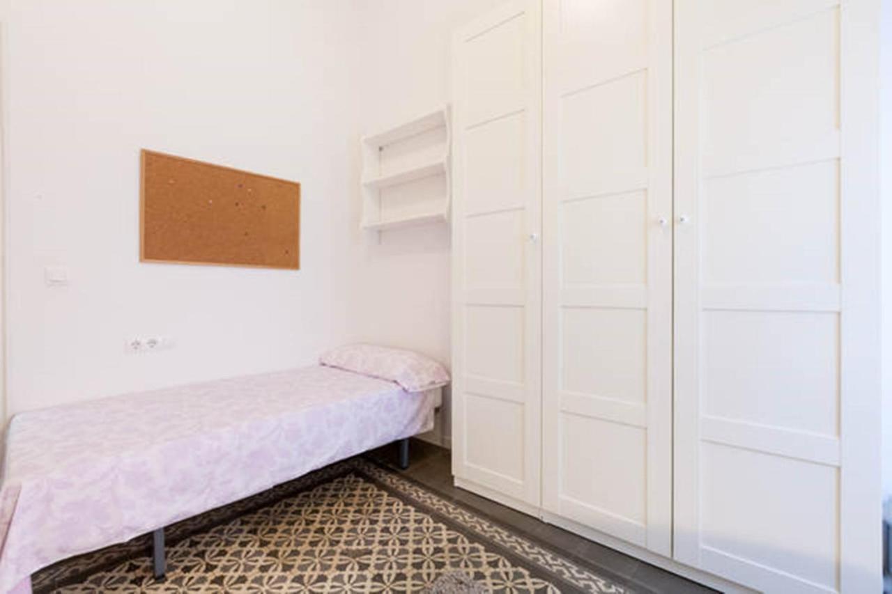 Apartamentos Rg Arenal セビリア 部屋 写真