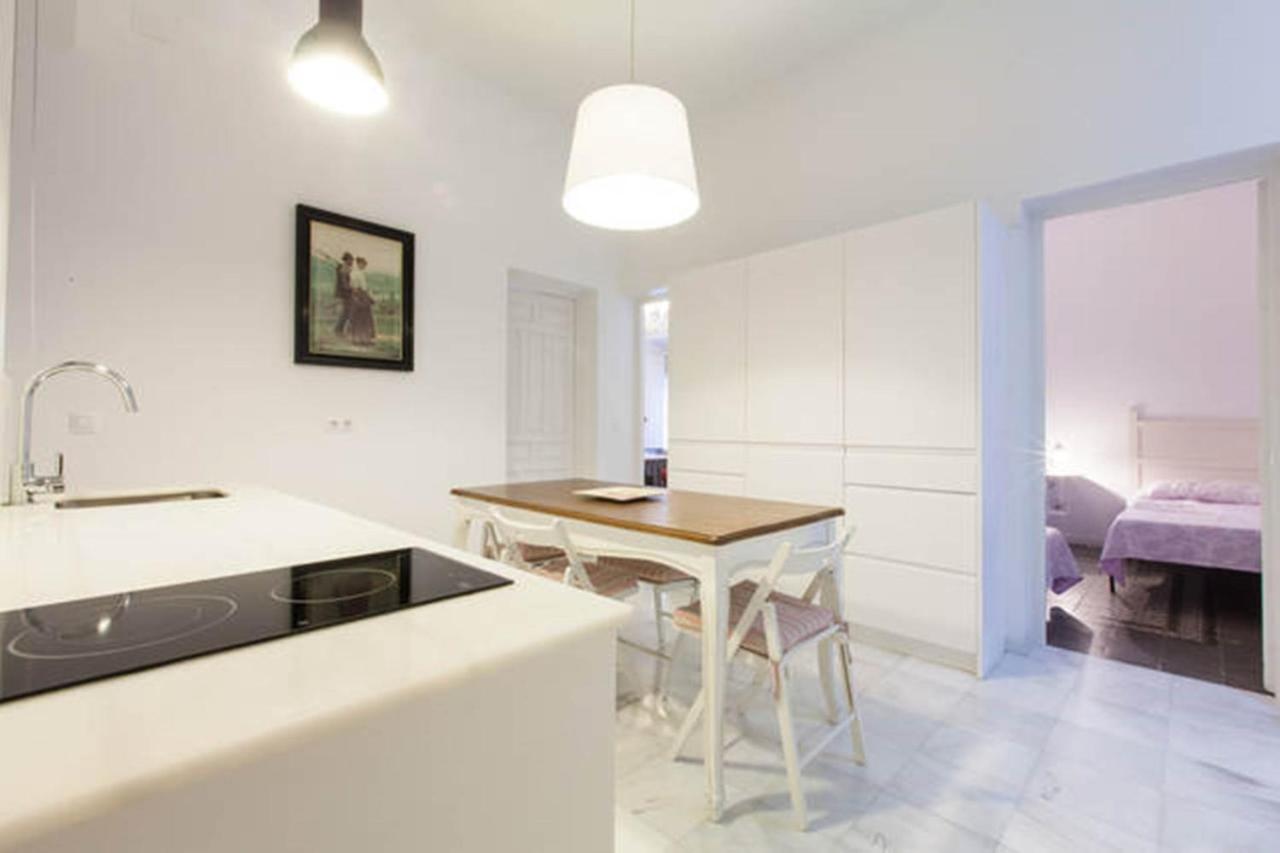 Apartamentos Rg Arenal セビリア 部屋 写真