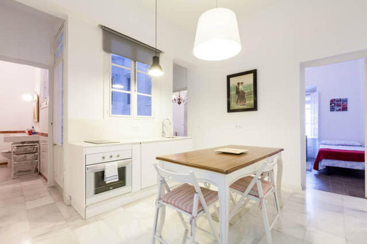 Apartamentos Rg Arenal セビリア 部屋 写真