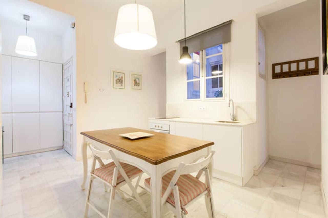 Apartamentos Rg Arenal セビリア 部屋 写真