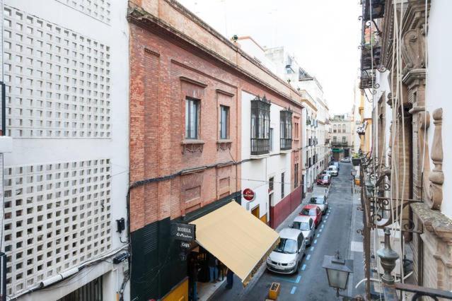 Apartamentos Rg Arenal セビリア 部屋 写真